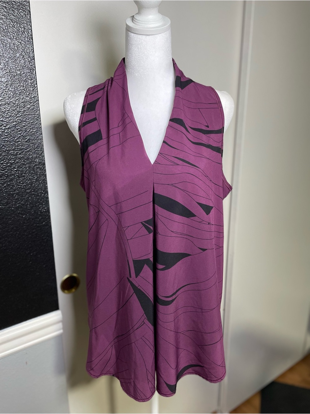 Lucy Sleeveless V-Neck Tunic in Plum with Black Print